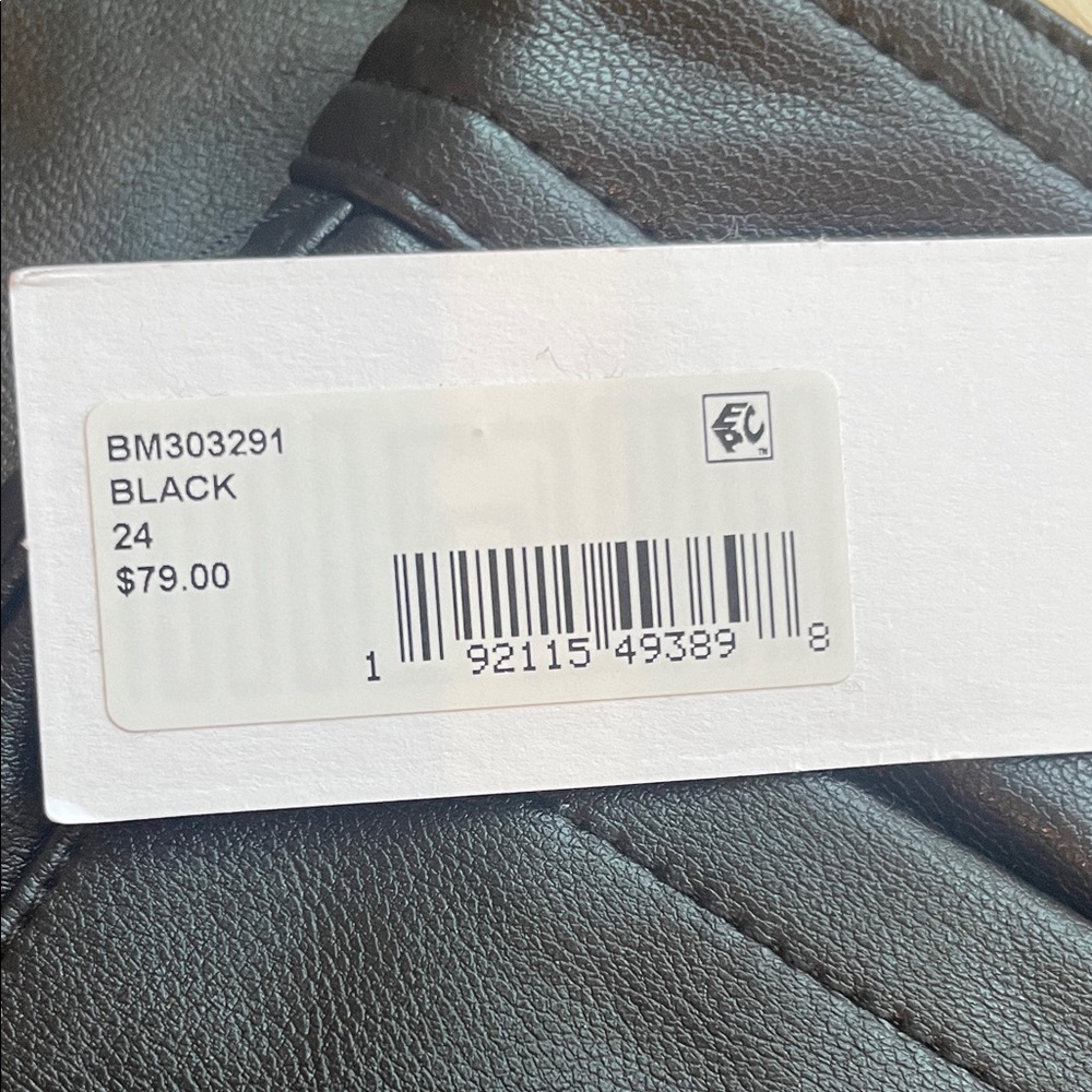 NWT Steve Madden woman’s faux leather Jean style black - Picture 2 of 8